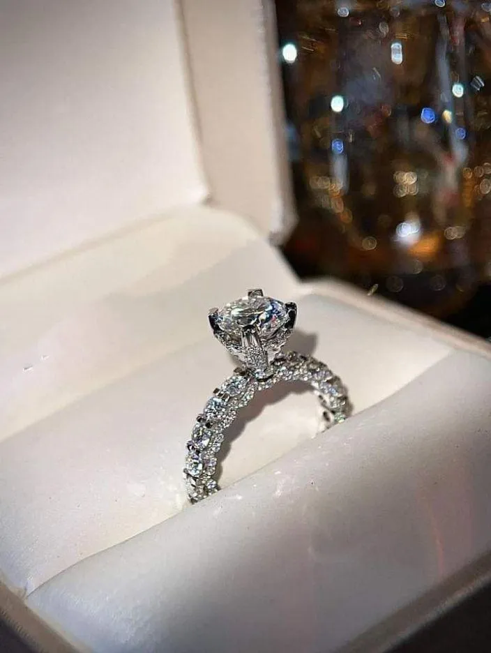 Stunning Diamond Ring–Elegant & Must-Have Jewelry 2026